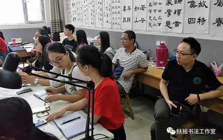 与专家互动交流