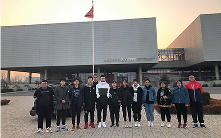 组织学生参加鲁迅美术学院考试